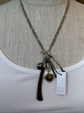 White House Black Market Convertible necklace